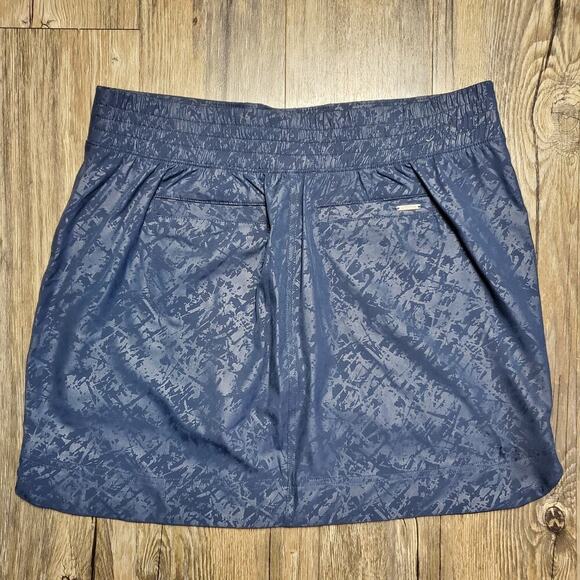 Orvis Women's Embossed Pull-On Travel Shattered Glass Navy Skort Size Medium - Picture 5 of 12